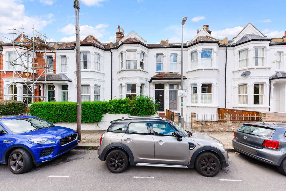 house or flat for sale or rent in south west London